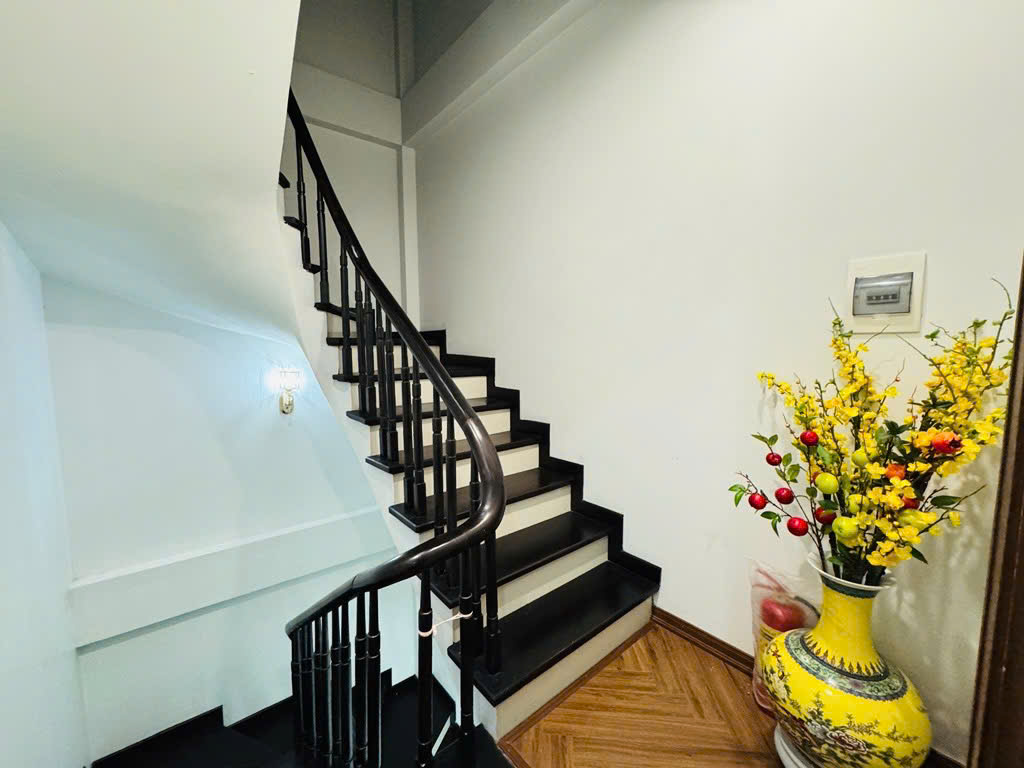 ÁN NHÀ HOÀNG HOA THÁM, Ô TÔ ĐỖ CỔNG DT42M2 - 5 TẦNG  – FULL NỘI THẤT – SỔ ĐỎ, 10.8 TỶ